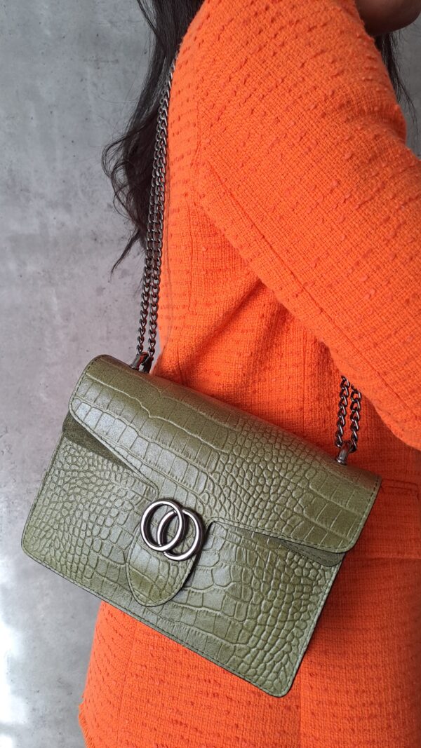 Sac à main et bandoulière croco couleur kaki longue chaine