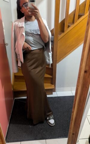 jupe longue satinée couleur marron chocolat
