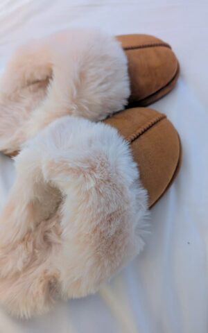 mules pantoufles dupe ugg slippers couleur rose poudré