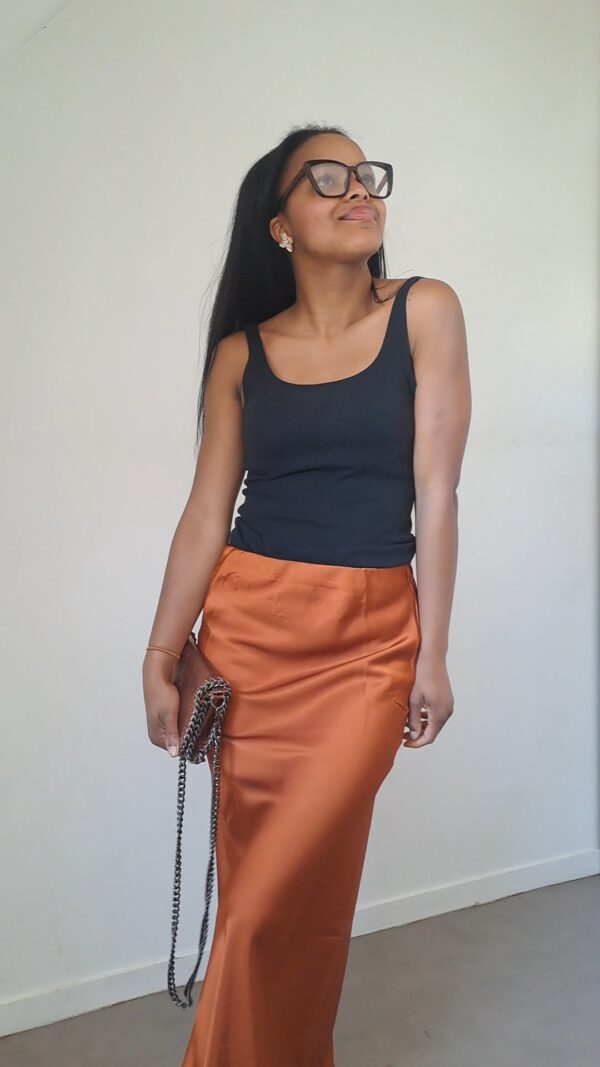 jupe satinée mi-longue pour femme couleur bronze caramel marron