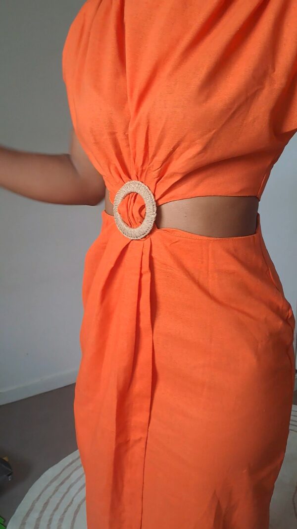 robe longue en lin couleur orange découpée sur les côtes boutique en ligne rose carmel