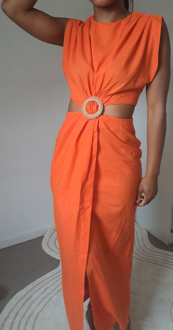 robe longue en lin couleur orange découpée sur les côtes boutique en ligne rose carmel