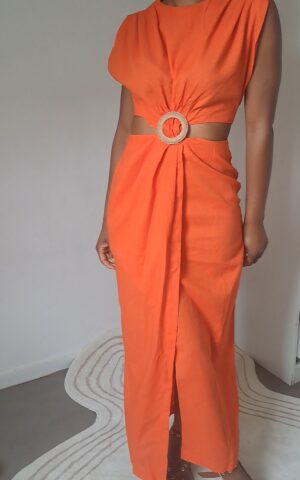 robe longue en lin couleur orange découpée sur les côtes boutique en ligne rose carmel