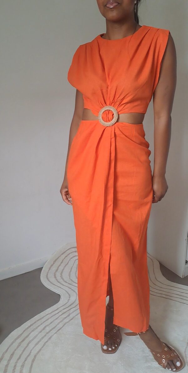robe longue en lin couleur orange découpée sur les côtes boutique en ligne rose carmel