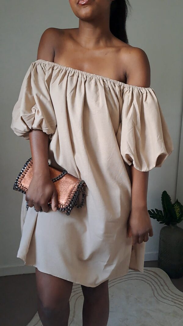Robe oversize épaules dénudées