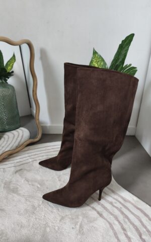 bottes à talons couleur marron suedine petits talons
