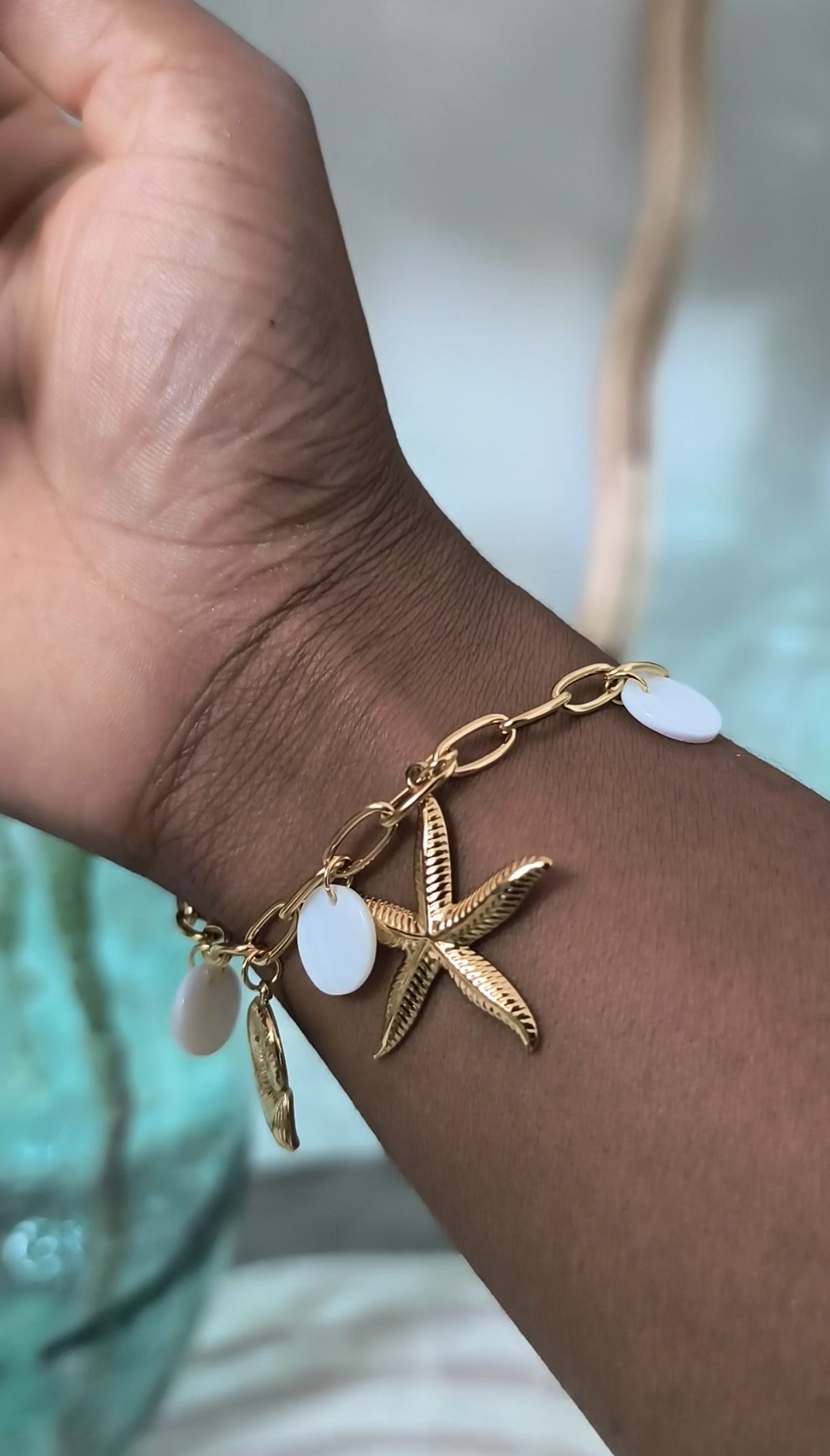 Bracelet avec Charms doré - Féminin et solaire – Image 2