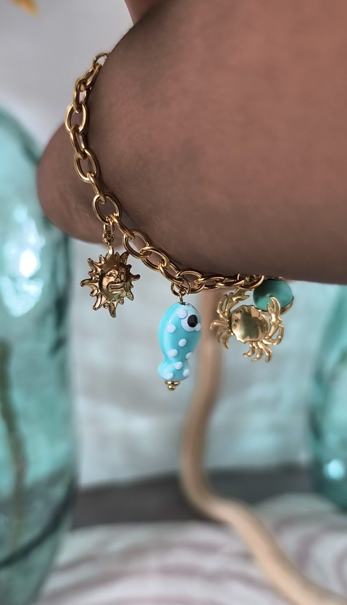 Bracelet doré avec charms - Féminin et solaire – Image 3