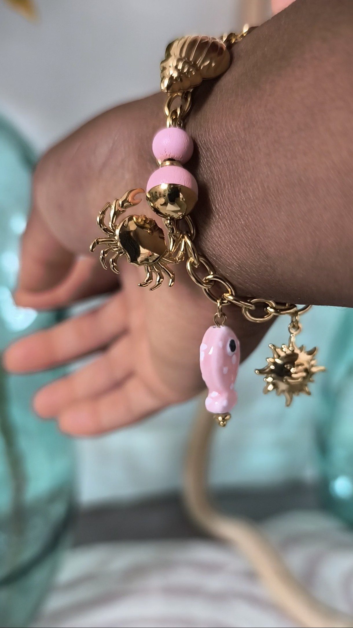 Bracelet doré avec charms - Féminin et solaire – Image 3