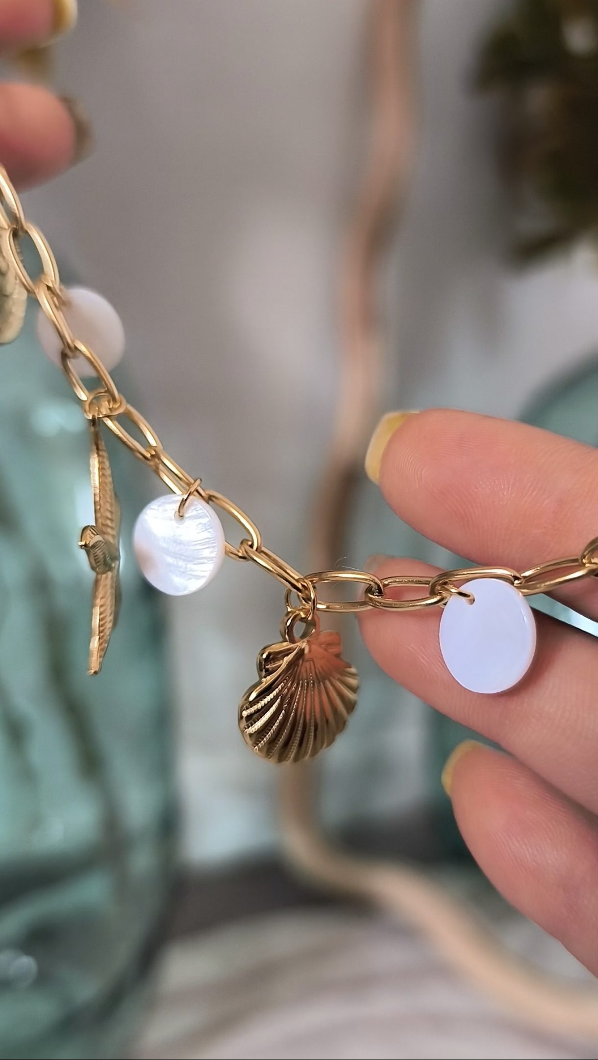 Bracelet avec Charms doré - Féminin et solaire – Image 4