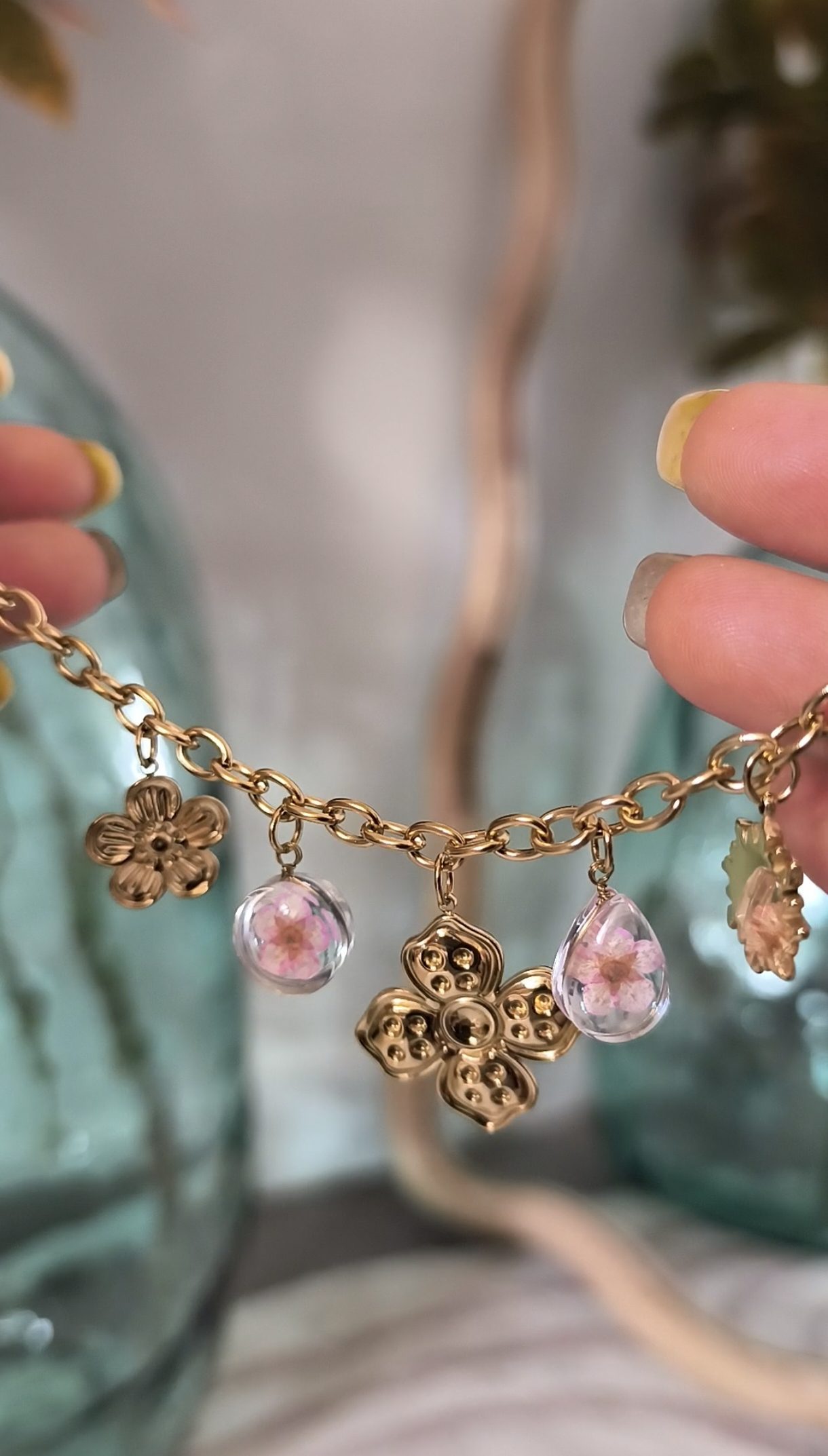 Bracelet doré avec Charms - Féminin et solaire – Image 2