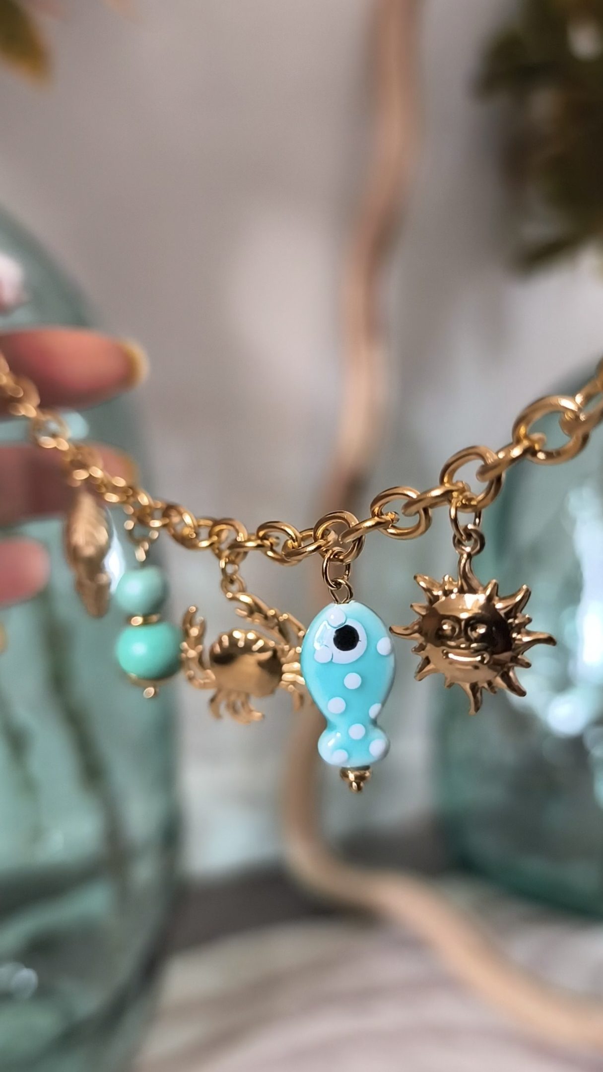 Bracelet doré avec charms - Féminin et solaire – Image 2