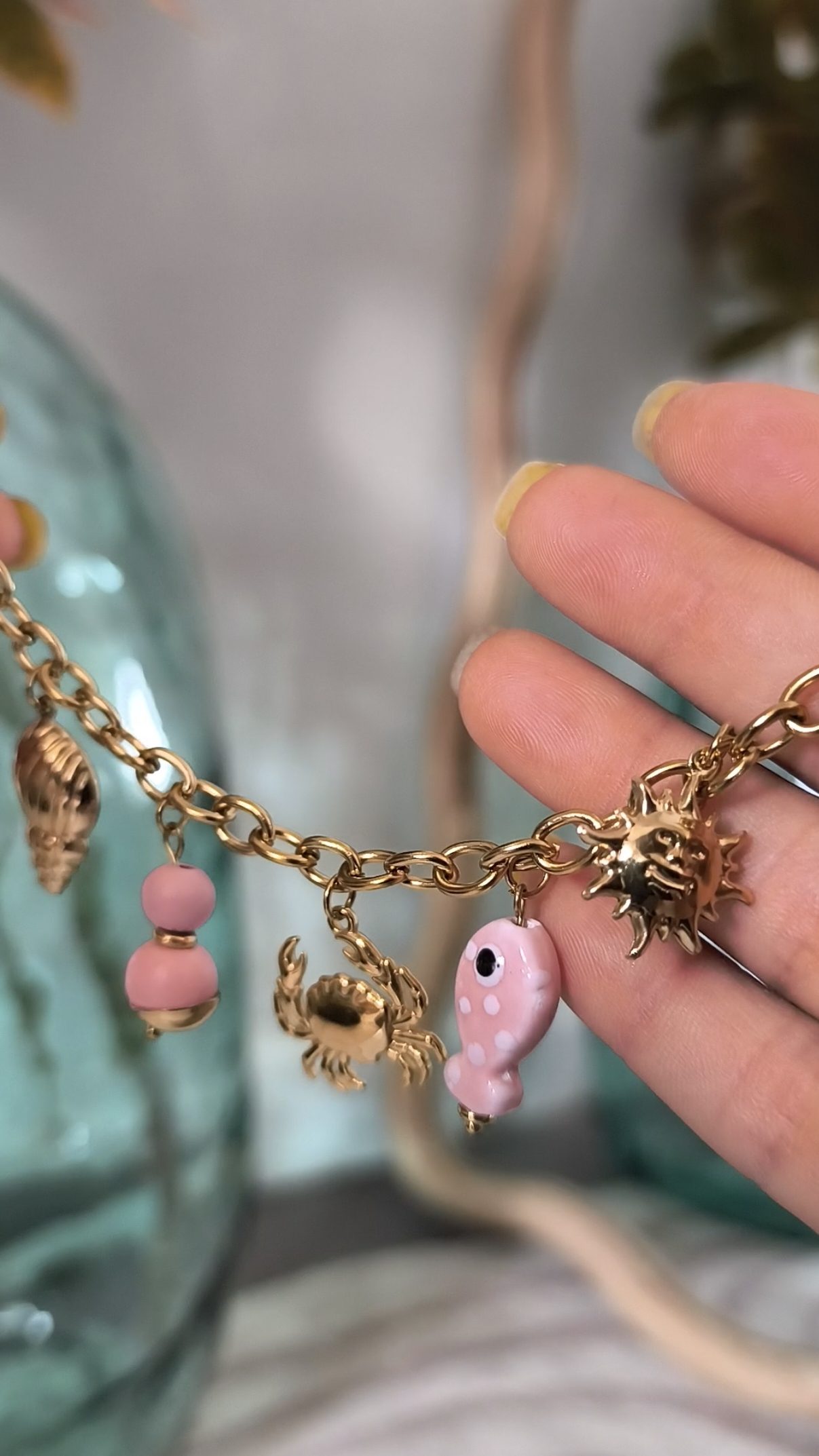 Bracelet doré avec charms - Féminin et solaire – Image 2