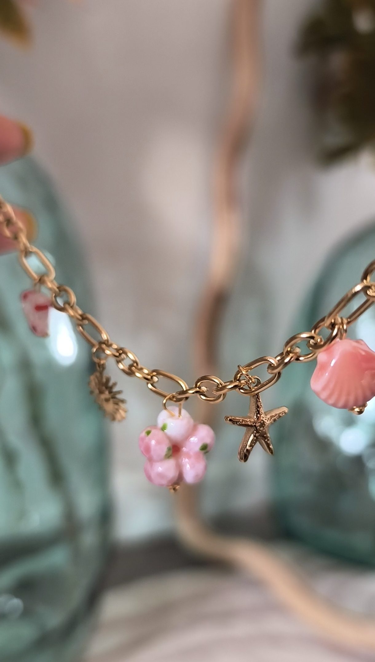 Bracelet doré avec Charms - Féminin et solaire – Image 2