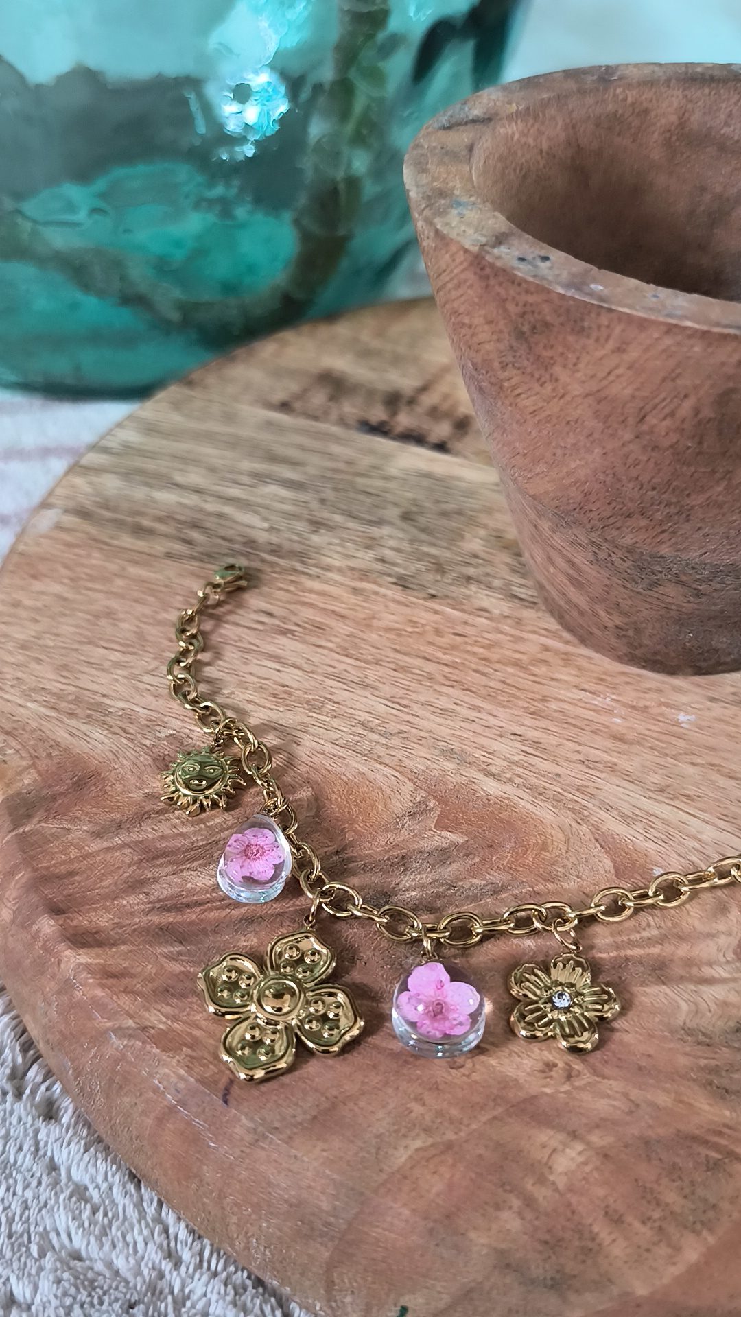 Bracelet doré avec Charms - Féminin et solaire