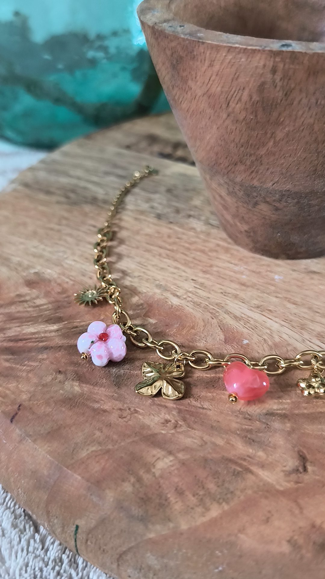 Bracelet doré avec Charms - Féminin et solaire