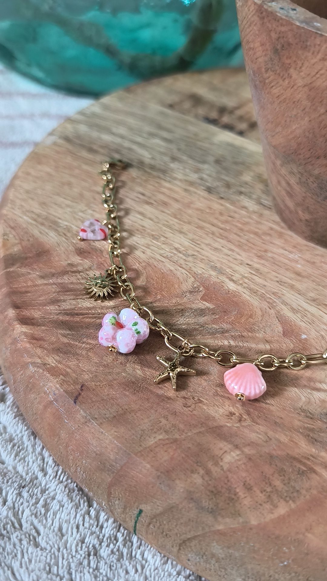 Bracelet doré avec Charms - Féminin et solaire