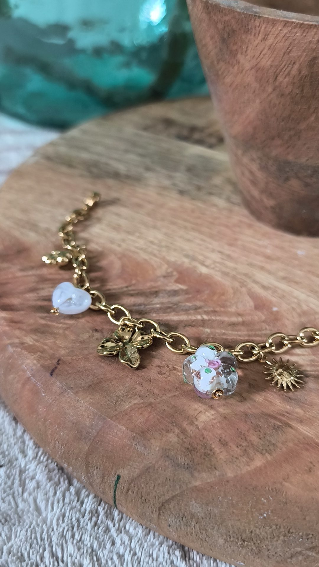 Bracelet doré avec Charms - Féminin et solaire