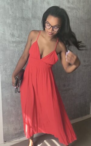 Robe longue dos nu rouge - Féminine, puissante