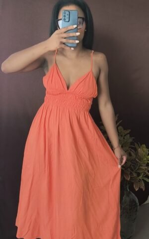 Robe mi-longue orange dos nu - féminine, puissante